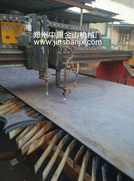 金山机械数控割机正在下料的磨石机转盘